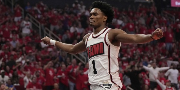 体育画报：前两季阿门三分命中率22.1% 但底角三分或成一大利器